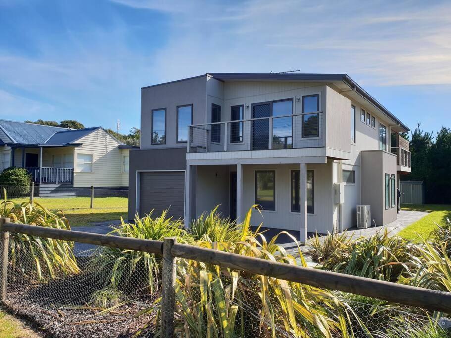 Venus Haven - Beach 1, Linen, Wifi, Netflix Venus Bay Exterior photo